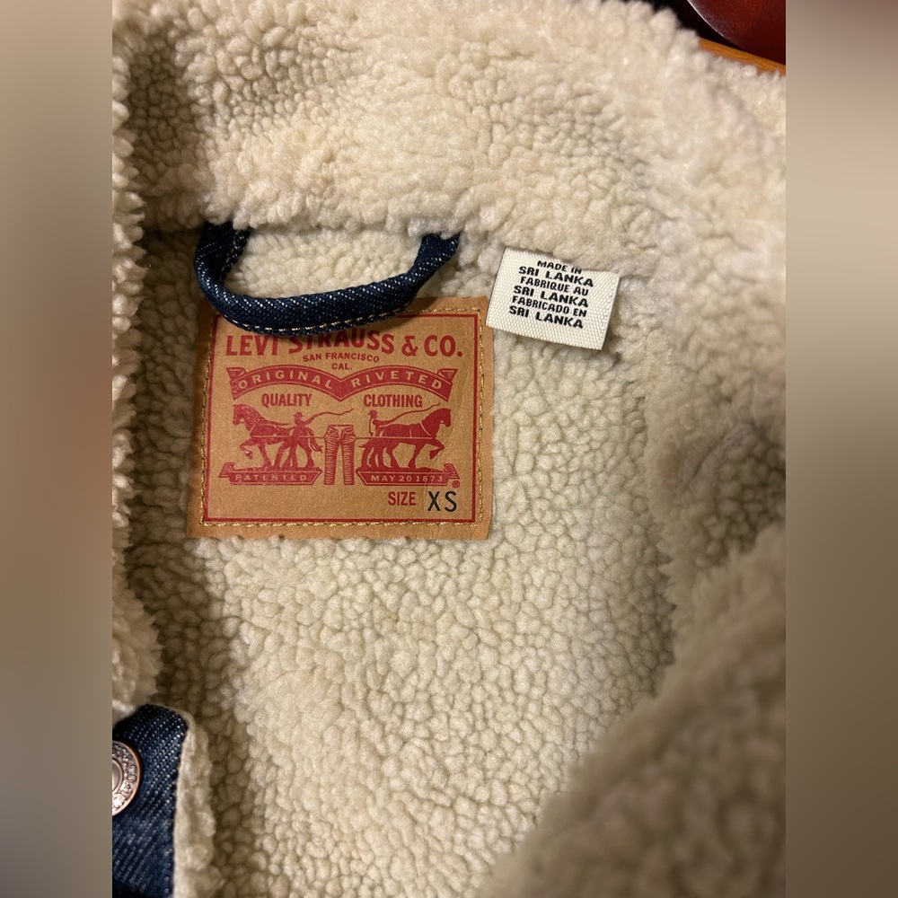 Levi’s Denim Sherpa Jacket. Size XS. - Picture 7 of 8